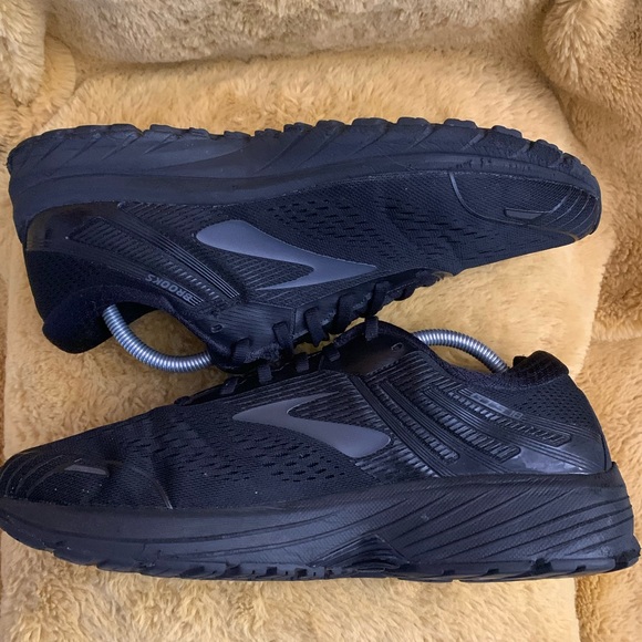 ❌SOLD❌Brooks Adrenaline GTS 18 Triple Black Running Shoes Women’s Size 10.5 Wide - Picture 8 of 10